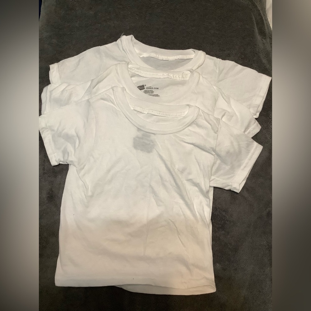 NEW boys’ 3 Pack Bundle of Hanes White Under Shirts Size 2-3